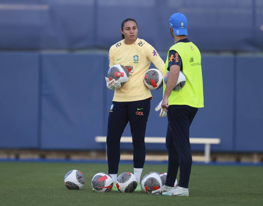 Goleira Lorena retorna à Seleção Brasileira neste sábado