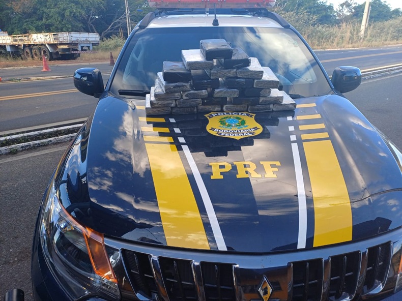 PRF encontra 27 kg de cocaína em ônibus durante fiscalização em Valença-PI
