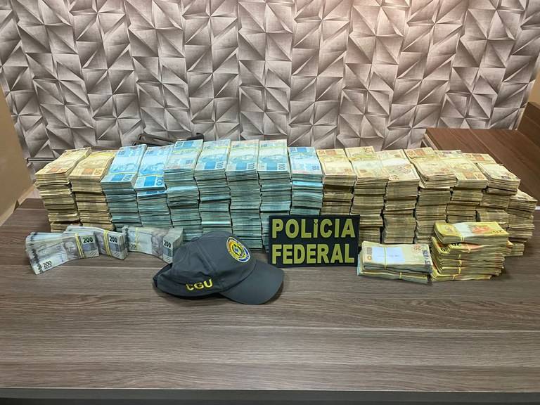 PF apreende mais de R$ 1,6 milhão em supostas fraudes em licitações e recursos públicos no Piauí