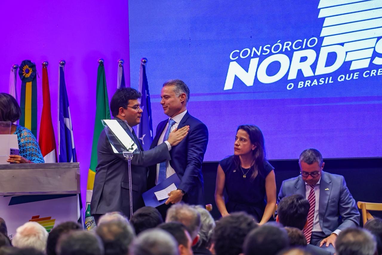 Dantas assume Consórcio Nordeste e Fonteles cobra mais crédito e segurança