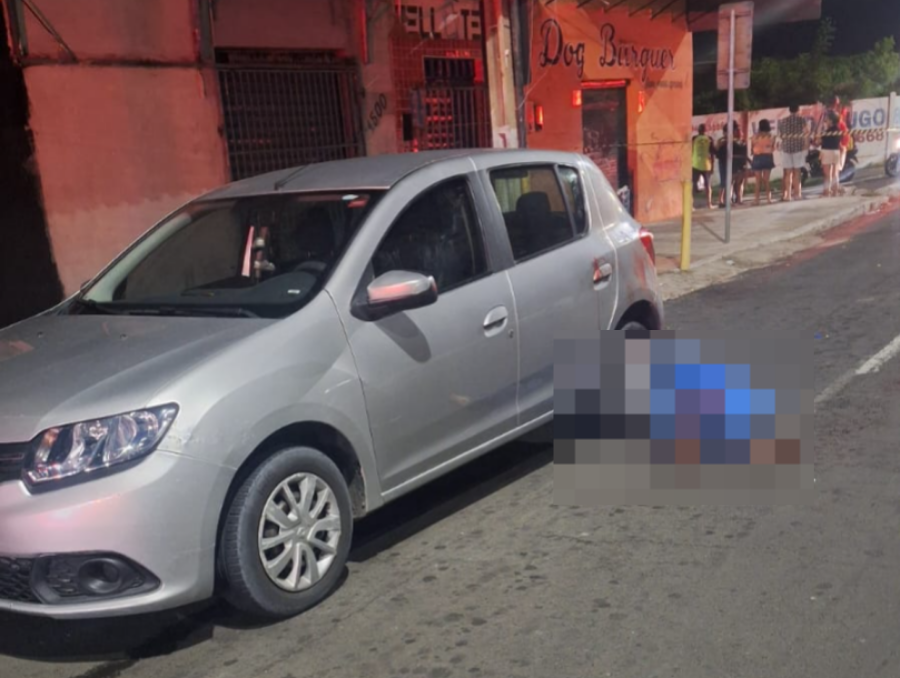 Mulher é morta com golpe de faca na nuca na Avenida Miguel Rosa