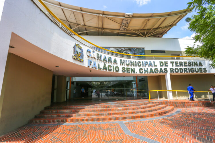 Prefeitura sanciona piso salarial de R$ 1.518 para servidores municipais