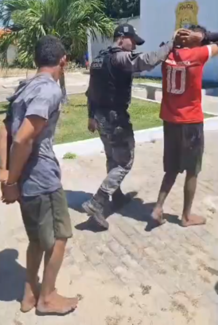 Polícia desarticula ponto de venda de drogas e prende dupla em Parnaíba