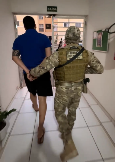 Foragido por homicídio é preso com documentos falsos e arma em Teresina