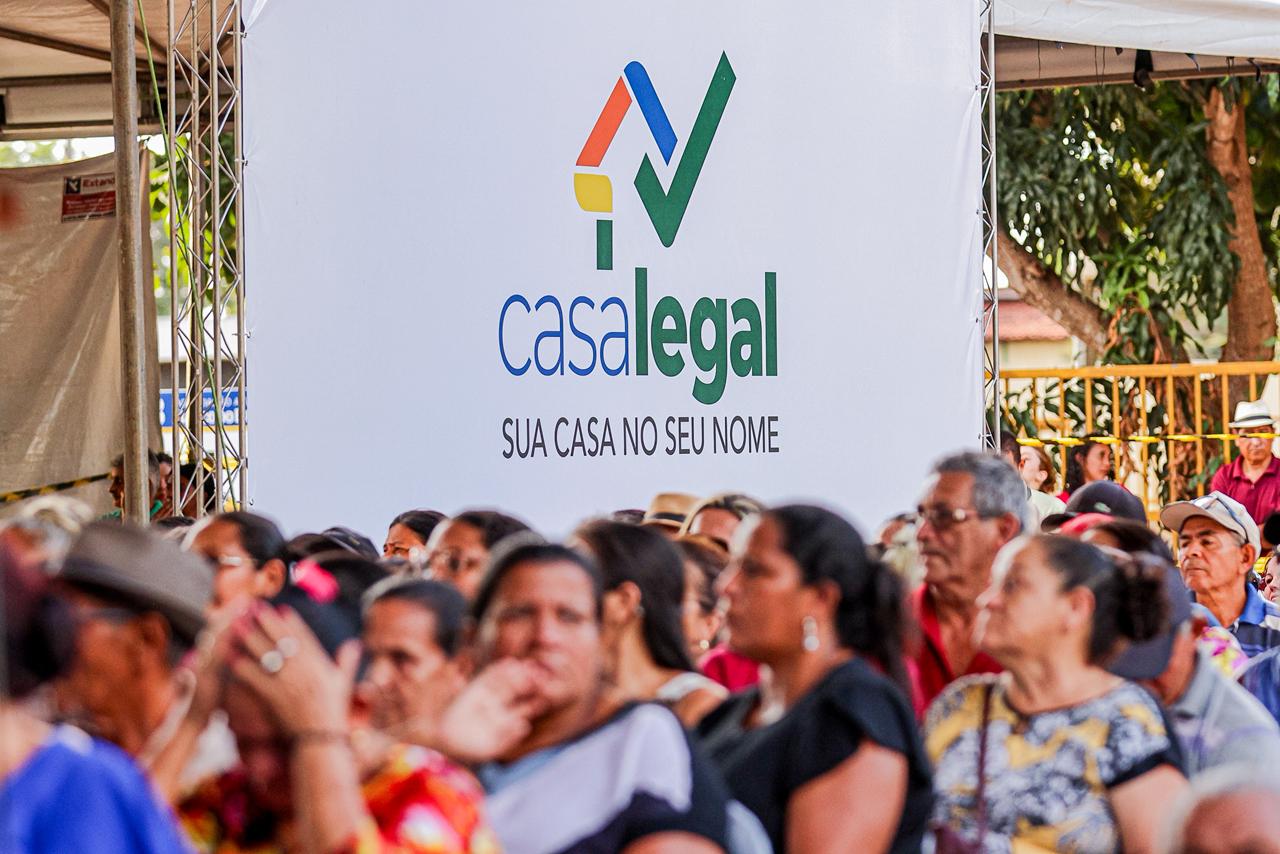 Famílias de Parnaíba recebem registros de imóveis neste sábado