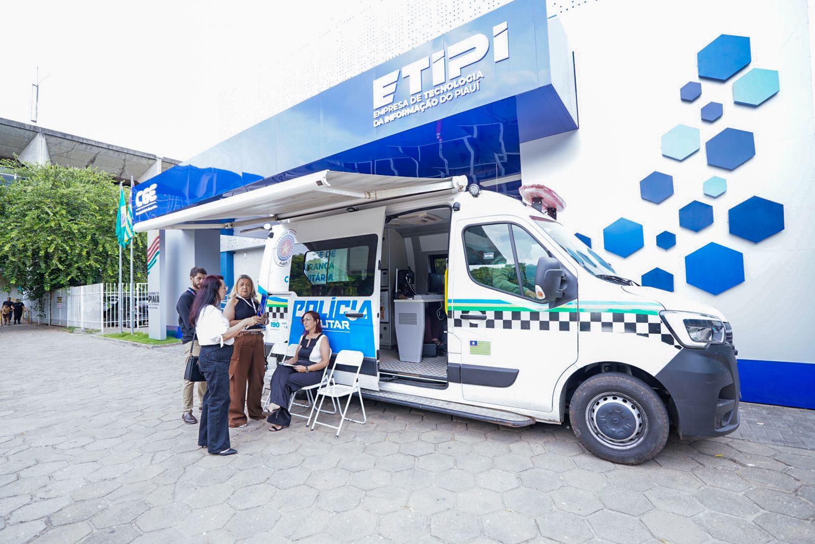 Postos extras emitem nova identidade até sexta no Centro Administrativo