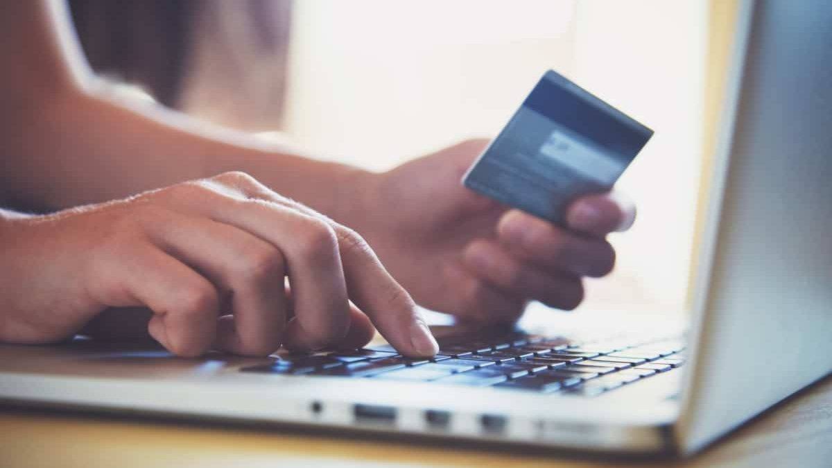 Saiba como evitar golpes em compras online durante Black Friday