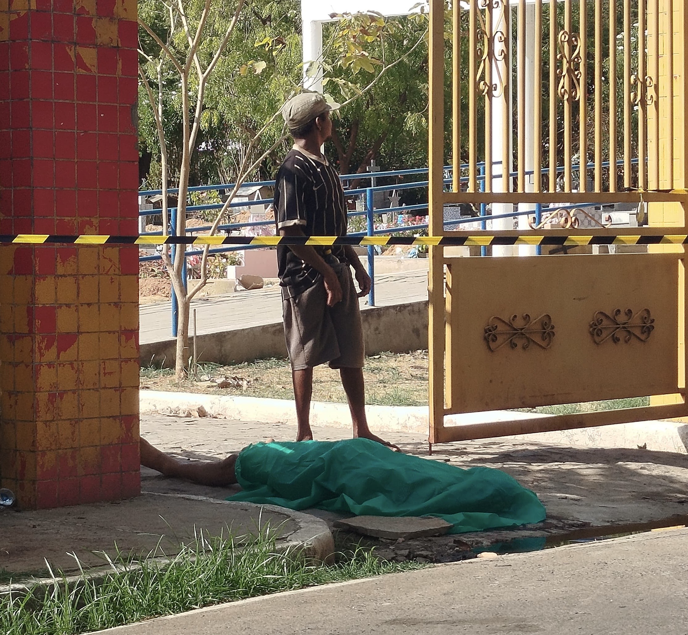 Homem é assassinado em cemitério na zona Leste de Teresina