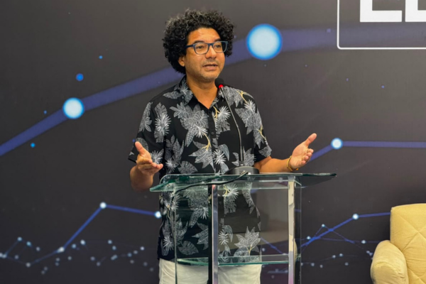 “Quadras, não revólveres”, diz Gisvaldo Oliveira (PSOL)