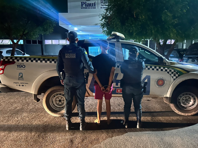 Homem é preso com tabletes de maconha após tentar fugir da PM em Piripiri