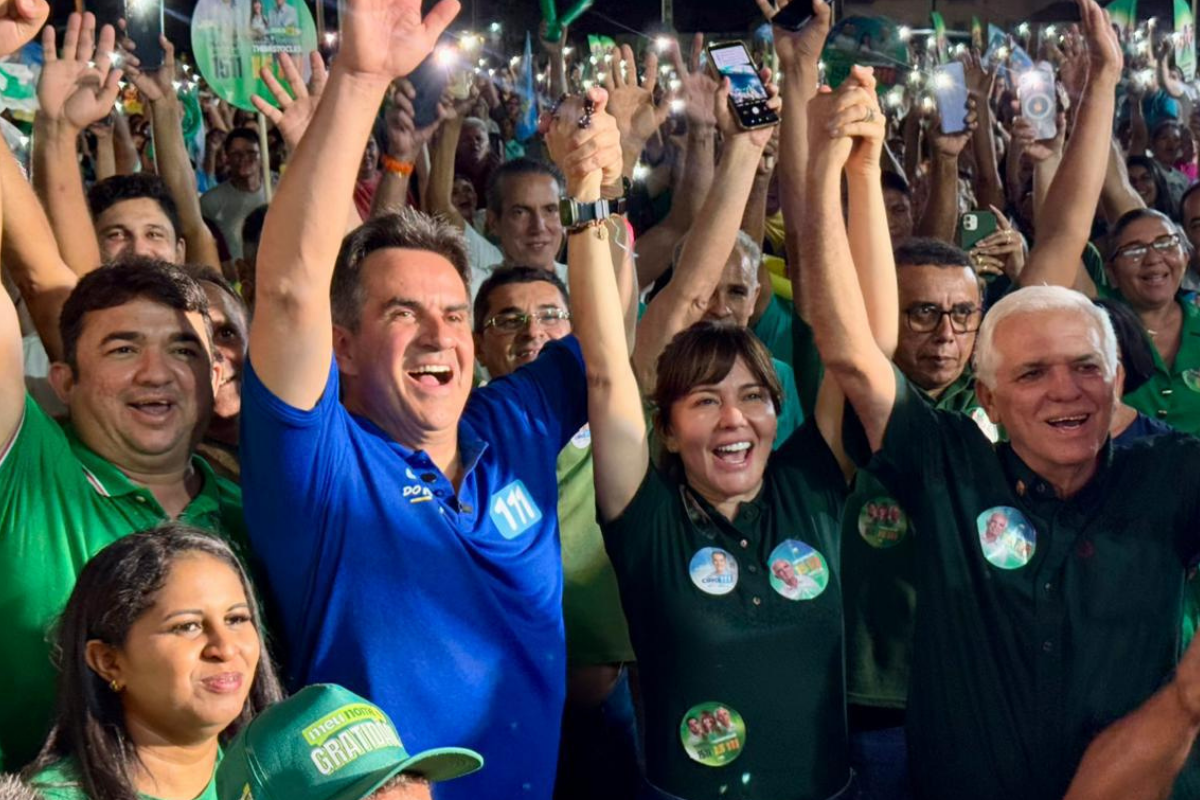 Ivanária Sampaio reúne apoiadores e candidatos aliados em comício em Esperantina