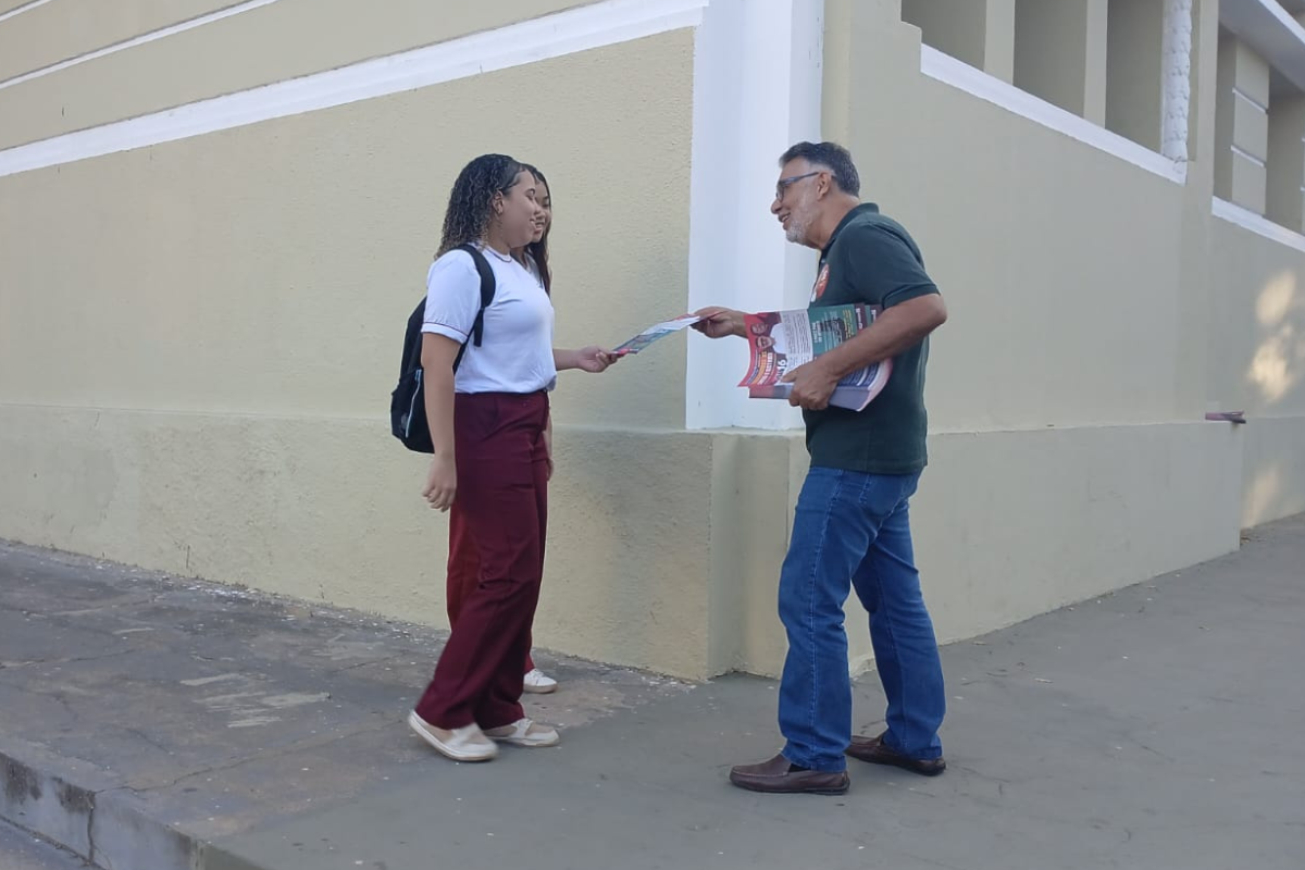 Geraldo Carvalho aponta problemas no ensino integral durante visita ao Liceu