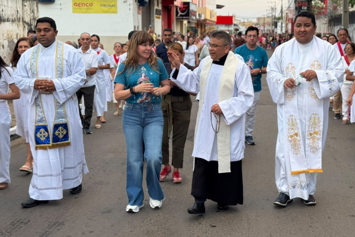 Prefeita de Esperantina participa do encerramento dos festejos de Nossa Senhora da Boa Esperança