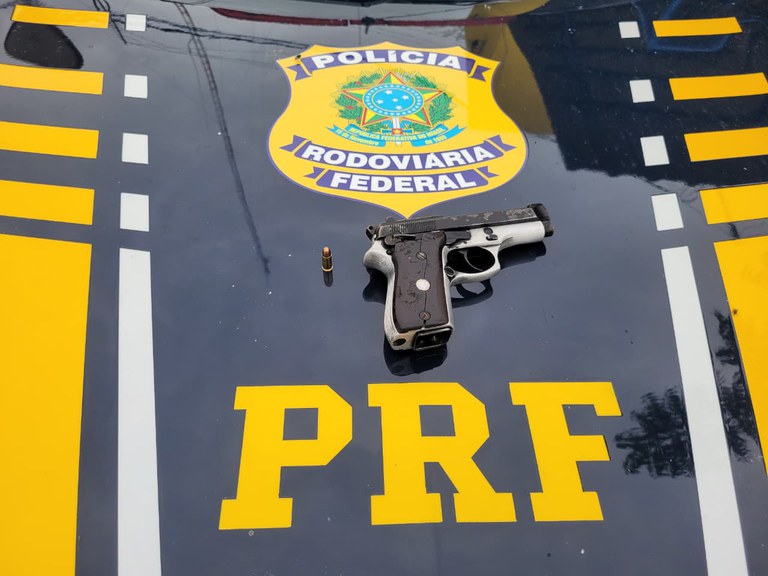 PRF apreende arma de fogo após atendimento a acidente na BR-316