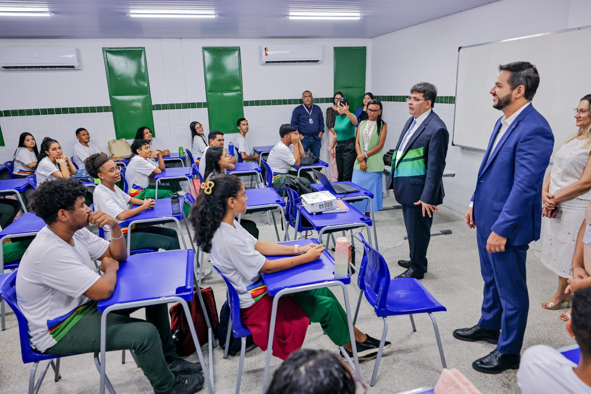 Governo do Piauí anuncia concurso histórico da Seduc com 4 mil vagas para professores