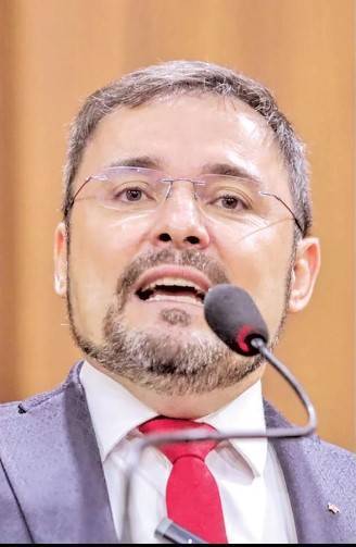 A distância entre Fábio Novo e os vereadores do PT