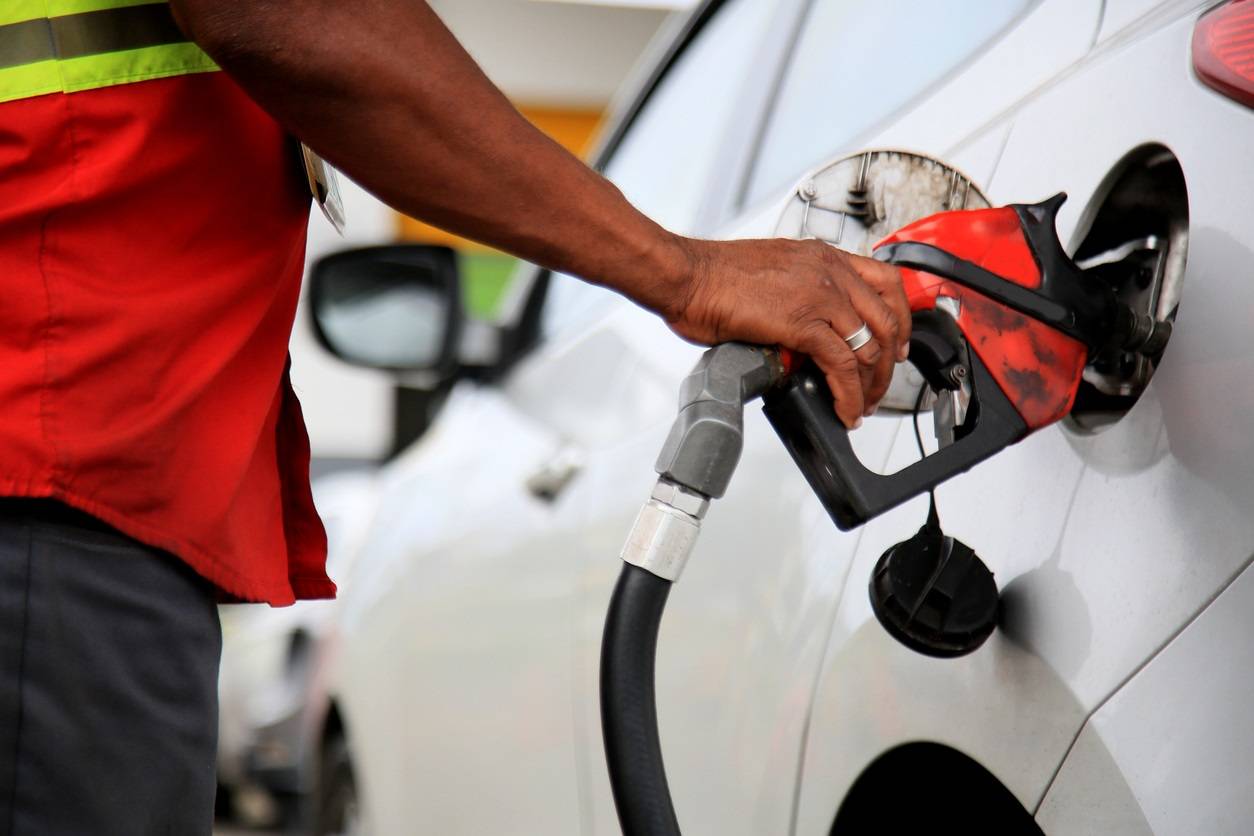 Preço da gasolina atinge maior valor desde agosto de 2023 no Brasil