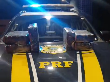 PRF apreende mais de 24 kg de maconha em ônibus na BR-343, em Piripiri