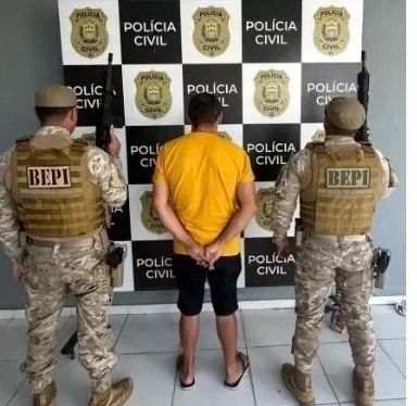 Ex-vereador de Madeiro é detido com arma e mais de R$ 40 mil em dinheiro