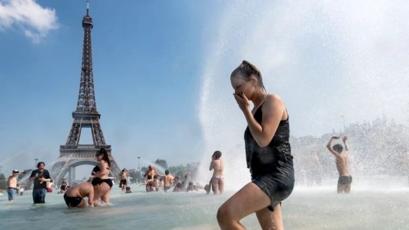 Europa enfrenta calor recorde: mortos, escolas fechadas e incêndios