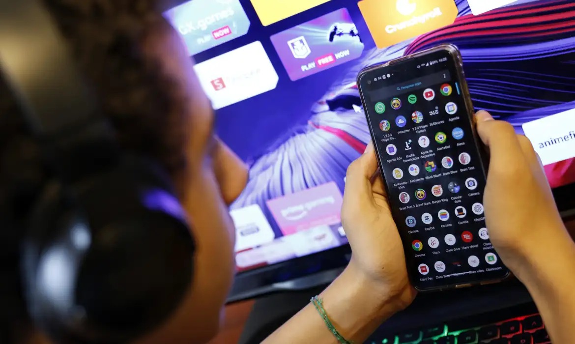 Governo anuncia classificação indicativa para apps