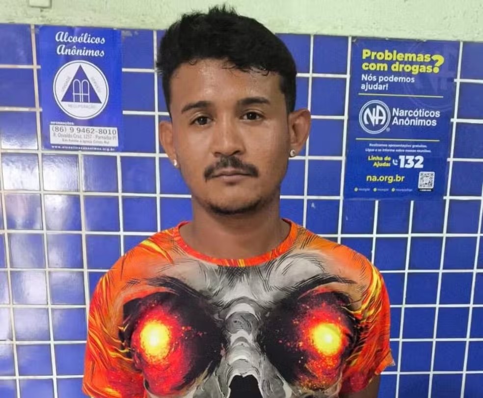 Jovem é assassinado a tiros dentro de casa no litoral do Piauí