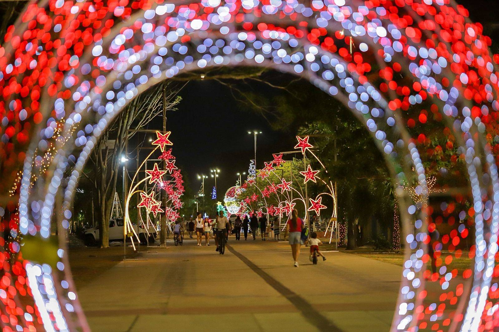 Natal ganha destaque com nova iluminação em Teresina