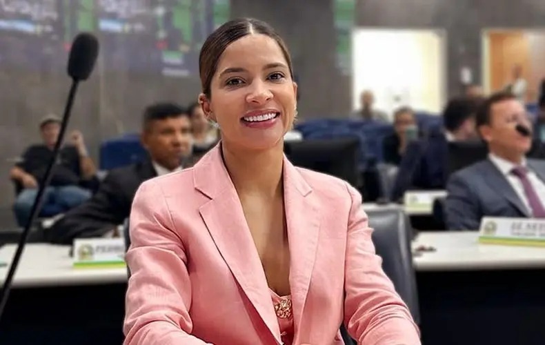 Mesmo afastada, Tatiana Medeiros já recebeu mais de R$ 220 mil da Câmara de Teresina