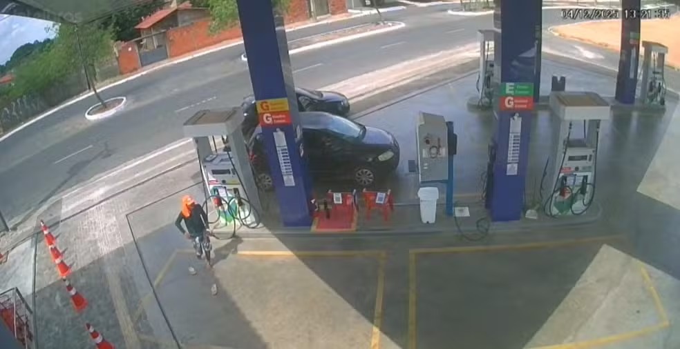 Criminosos rendem clientes e funcionários em assalto a posto em Teresina