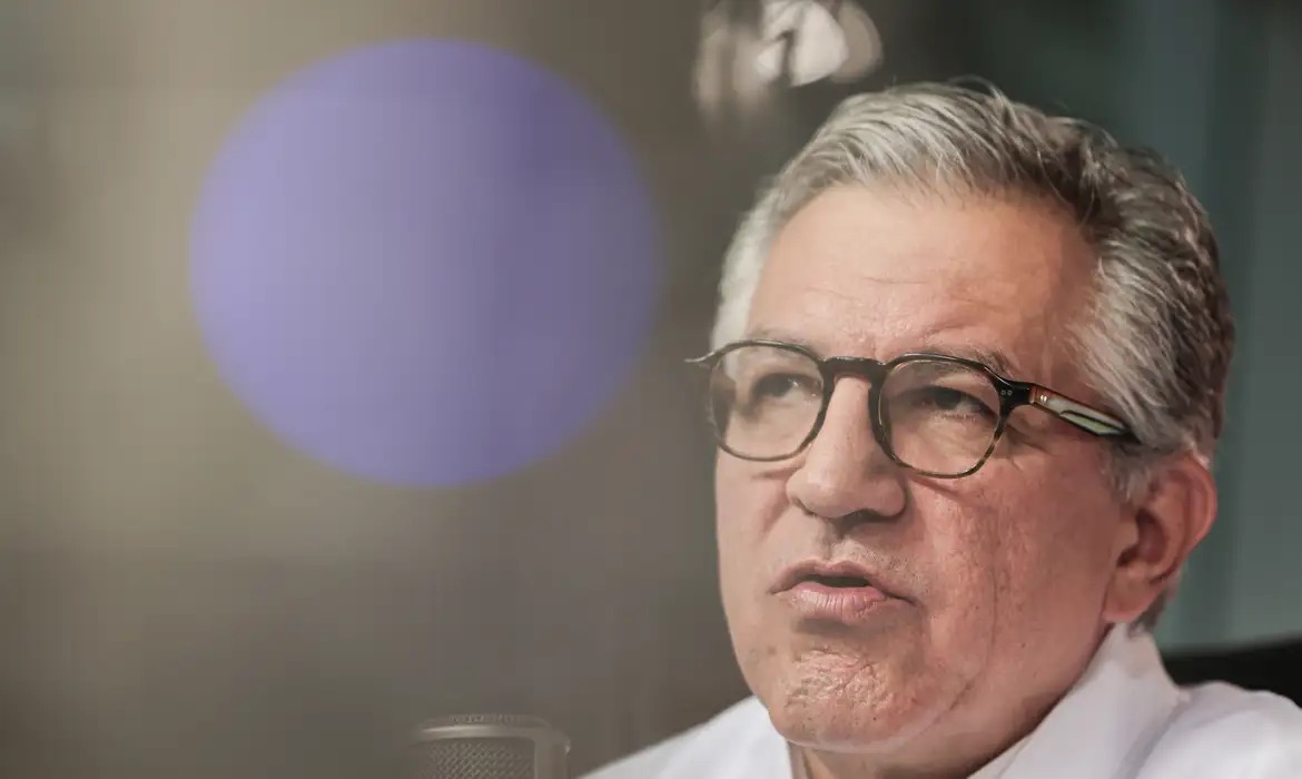 Brasil elimina transmissão do HIV de mãe para filho, reconhece OMS