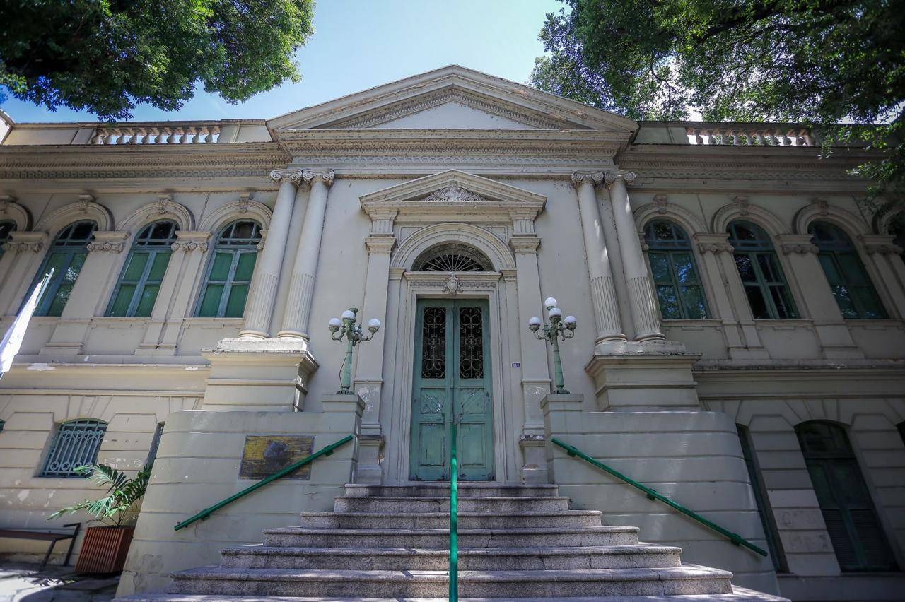 Justiça restabelece efeitos de norma que limita cobrança da taxa de esgoto