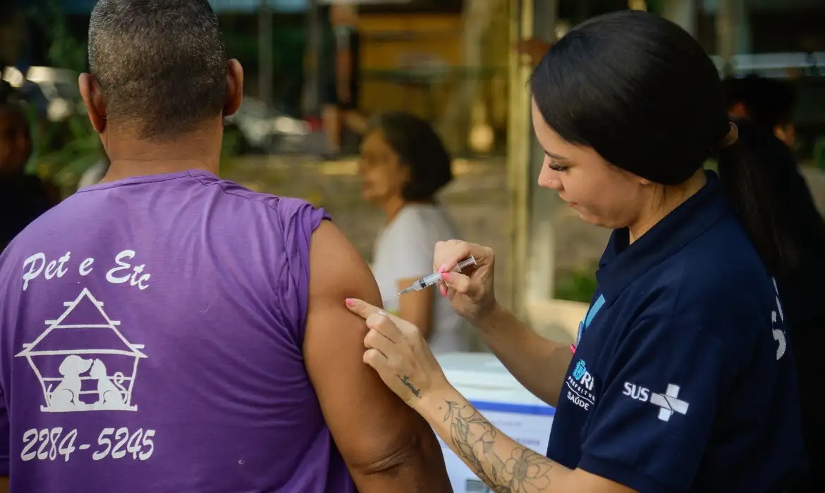 Doenças crônicas agravam infecções respiratórias em idosos, diz estudo