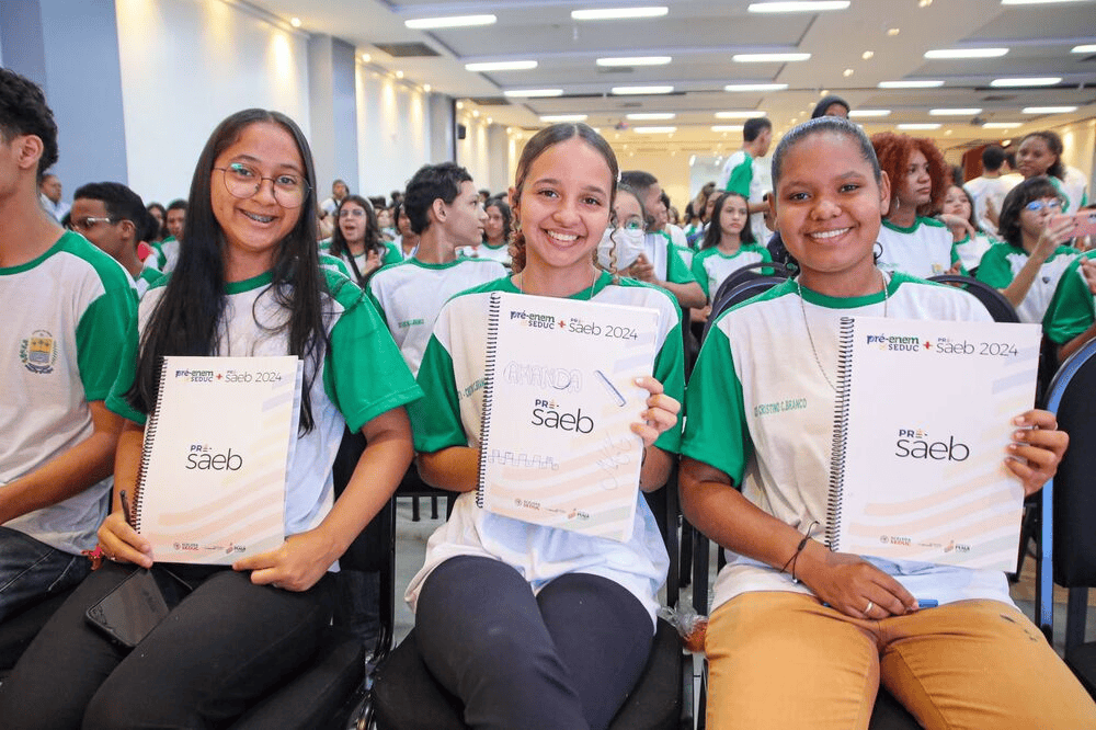 Primeira Revisão Pré-Enem Seduc + Pré-Saeb 2025 reúne mais de 1.200 estudantes