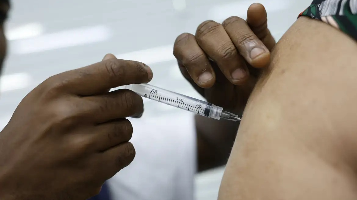 Saúde realiza Dia D de vacinação contra a gripe neste sábado