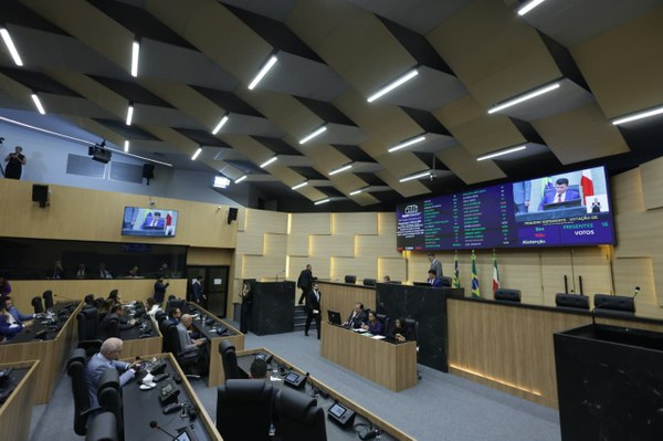 Alepi aprova licença-maternidade e paternidade para deputados