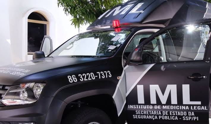 Homem mata irmã, mantém mãe refém e é baleado