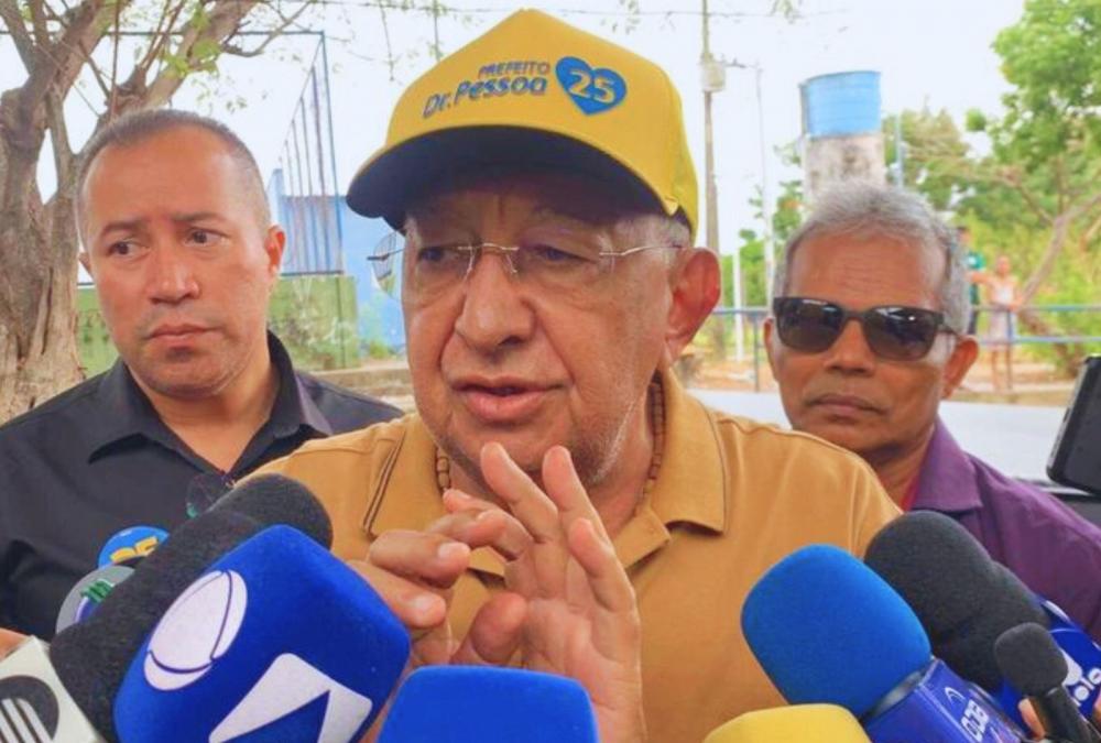 Doutor Pessoa vota em Teresina e evita falar sobre segundo turno