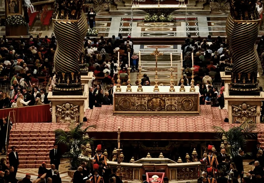 Funeral e sepultamento do papa Francisco são realizados neste sábado