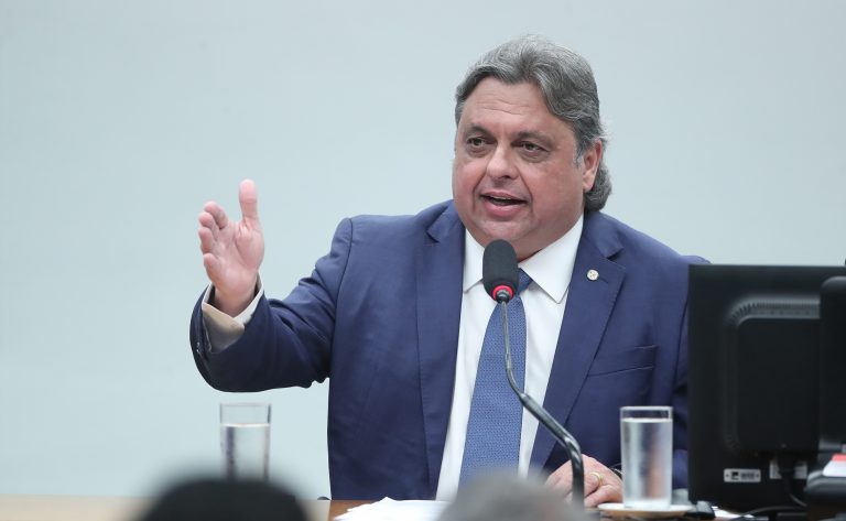 Deputado federal Júlio Arcoverde (PP) sofre acidente doméstico e passa por exames em SP