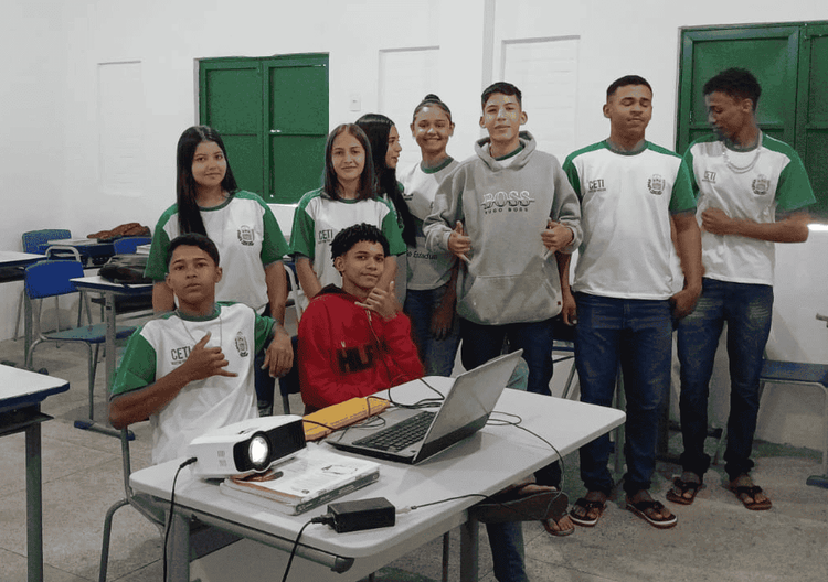 Estudantes desenvolvem sites para escola em Palmeira do Piauí