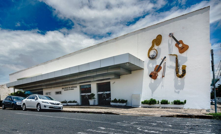 Espetáculo une violões e dança em apresentação gratuita neste domingo