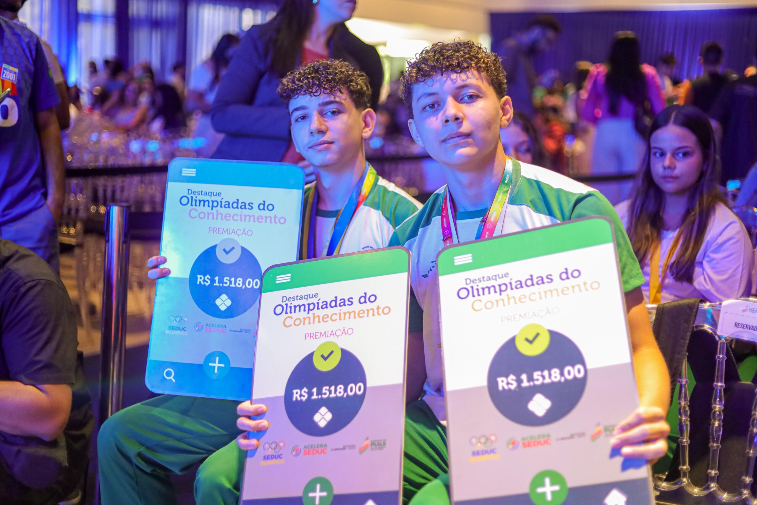 Seduc paga bolsas a mais de 9 mil alunos da rede estadual