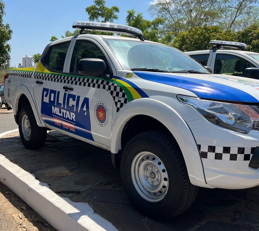 Homem com tornozeleira eletrônica é flagrado com drogas em ponto de venda