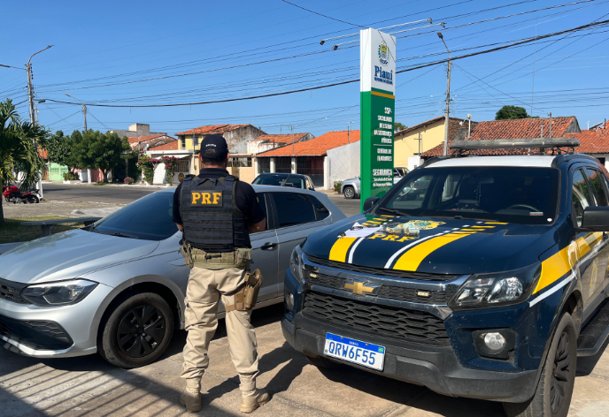 Homem é preso com carro roubado, CNH falsa e mais de R$ 14 mil em espécie