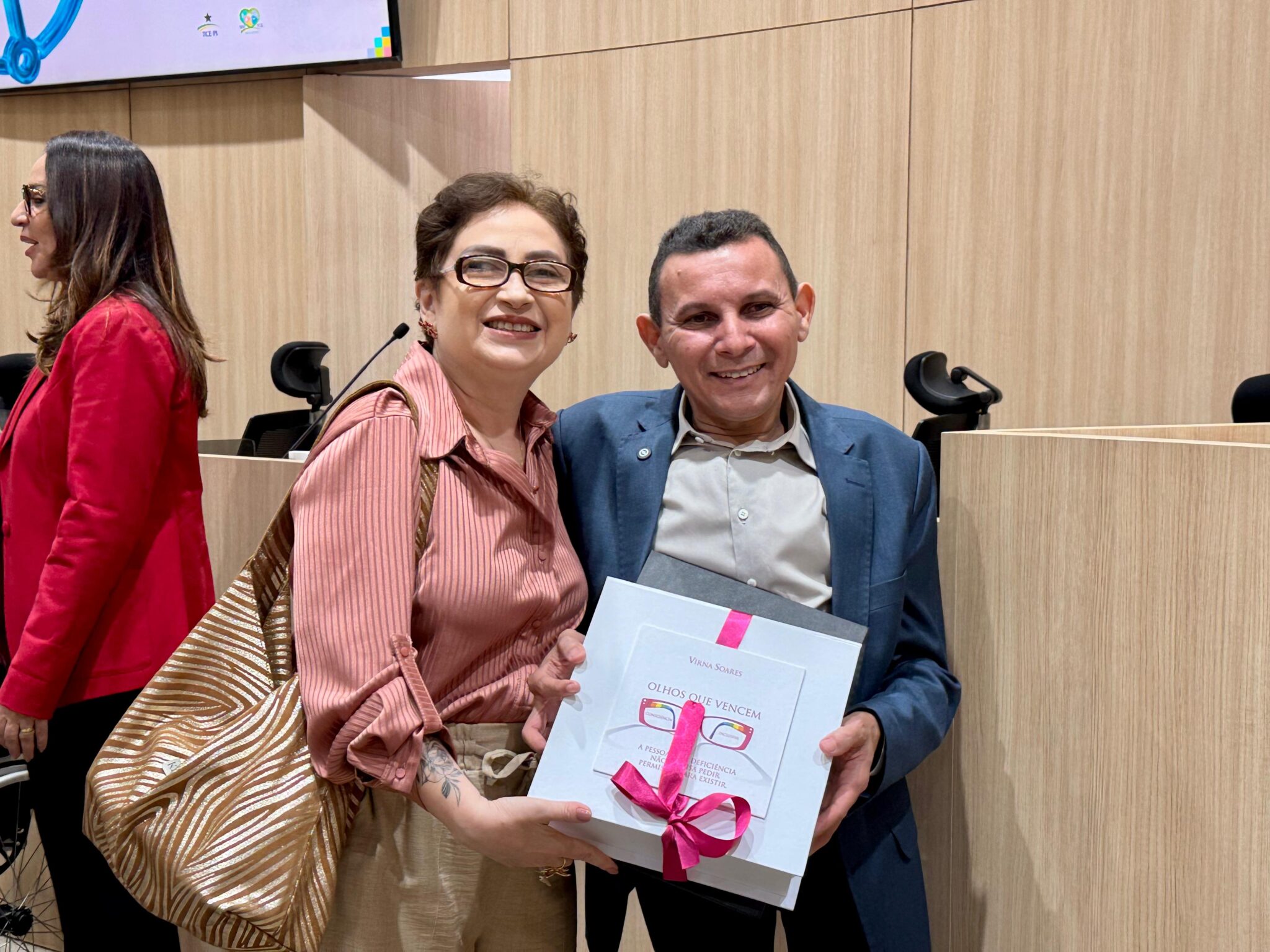 Escritora piauiense com deficiência visual lança o livro “Olhos que vencem”