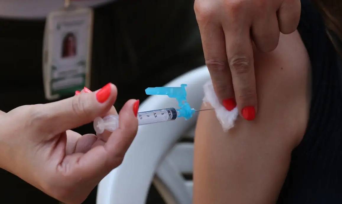 Piauí recebe primeiras doses da vacina contra a dengue para crianças e adolescentes de 31 municípios