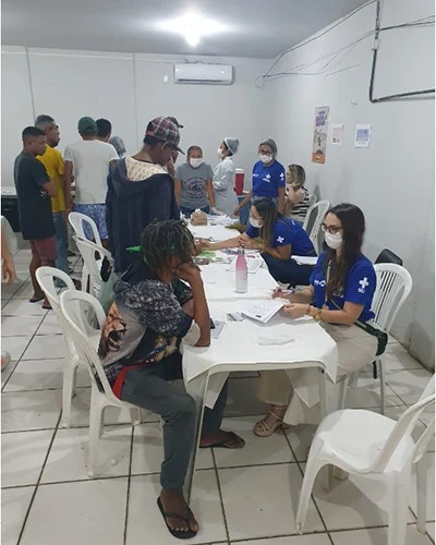 População em situação de rua recebe serviços de saúde em Teresina