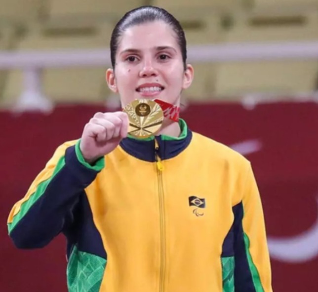 Alana Maldonado é bicampeã paralímpica no judô nas Paralimpíada de Paris