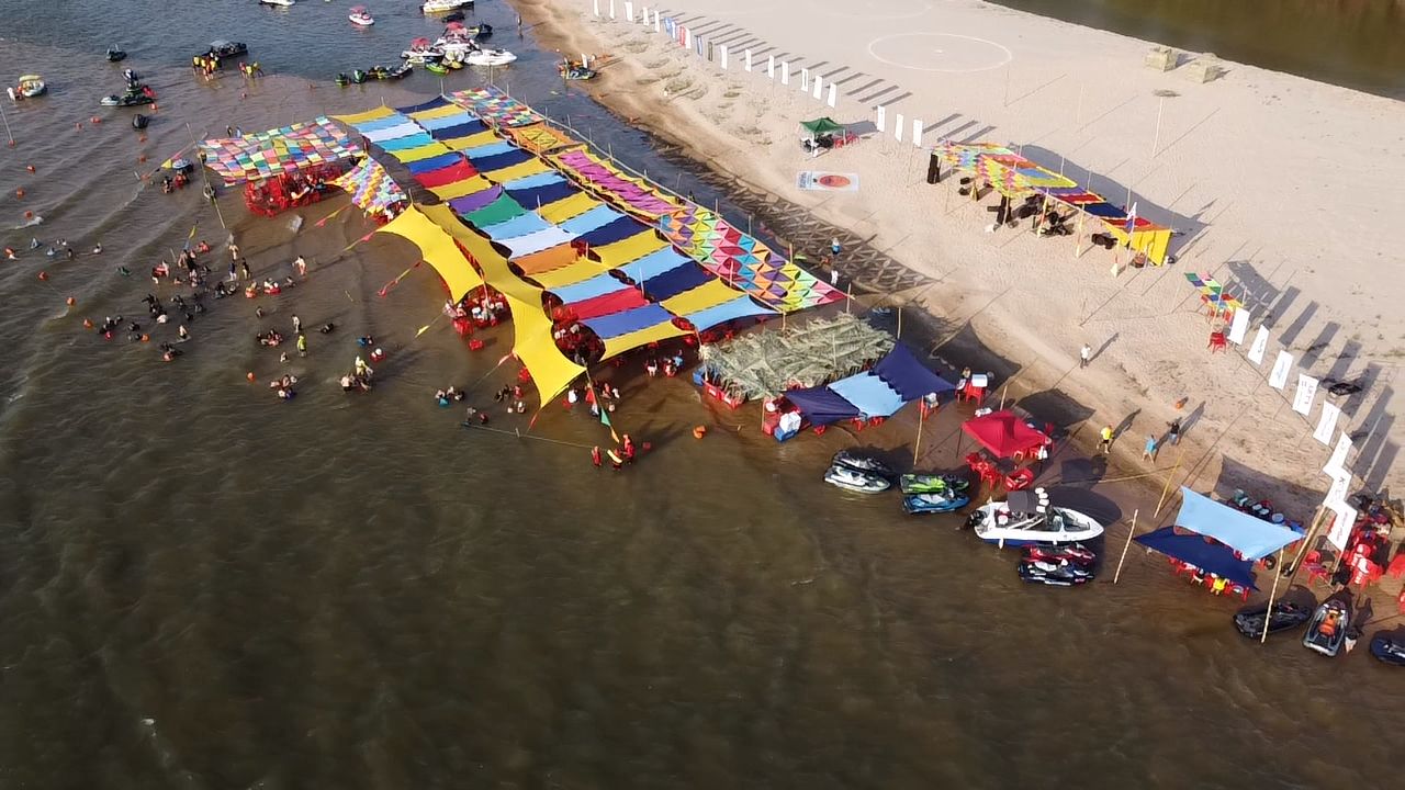 Pururuca Paradise atrai mais de 800 pessoas a coroa do Rio Parnaíba