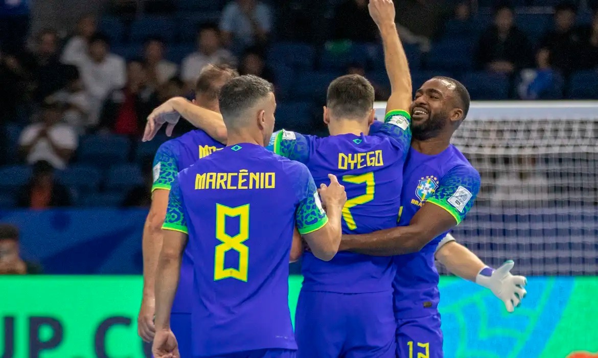 Brasil garante vaga na final da Copa do Mundo de futsal